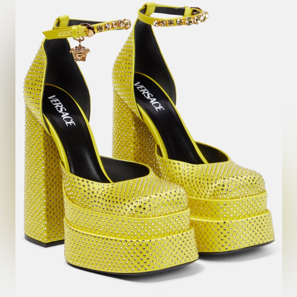 VERSACE NWT Medusa Aevitas embellished platform pumps size 37/7 Mimosa Color
